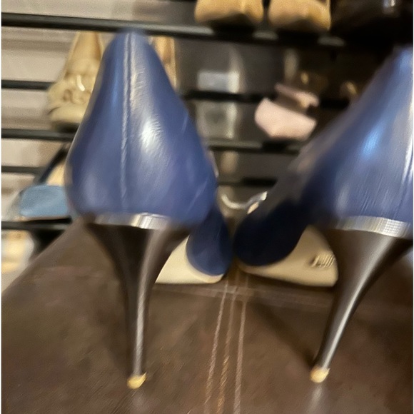 Anne Klein - Picture 2 of 10